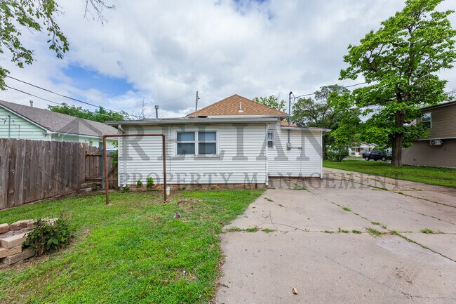 Building Photo - 345 N Meridian Ave