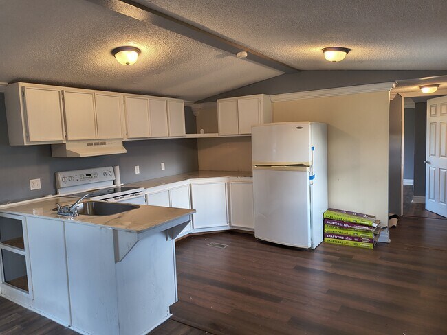 Kitchen - 3055 Alice Dr