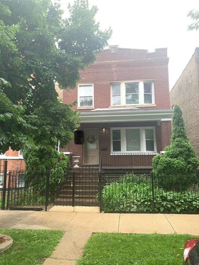 Building Photo - 3013 N Hamlin Ave