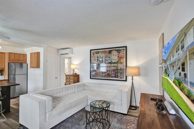Foto del edificio - 741 Bayshore Dr