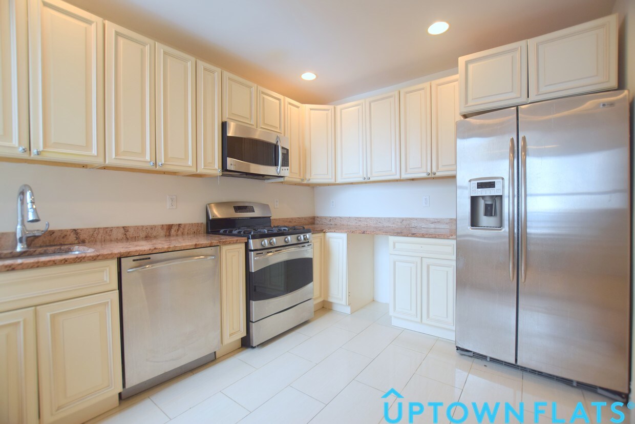 Foto principal - 635 Riverside Dr