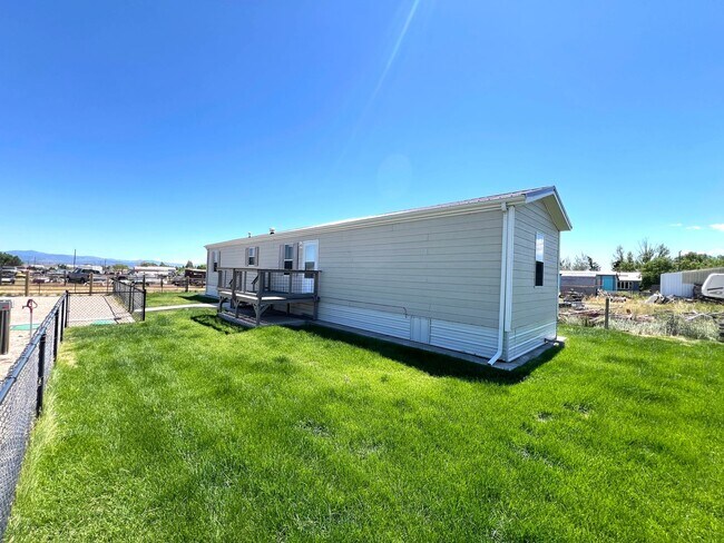 Foto del edificio - Pet Friendly 3 Bed 2 Bath Trailer with Air...