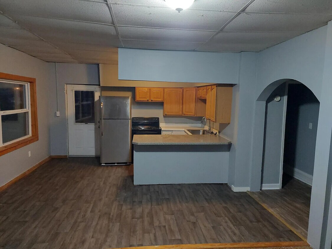 Primary Photo - 210 W High St