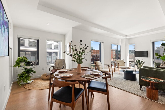 Building Photo - 829 Beacon St