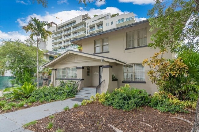 Building Photo - 314 NE 26th Terrace