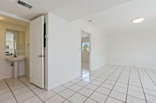 Foto del edificio - 3052 SW 27th Ave