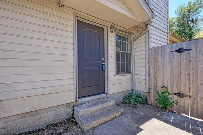 Foto del edificio - 12408 Deer Falls Dr