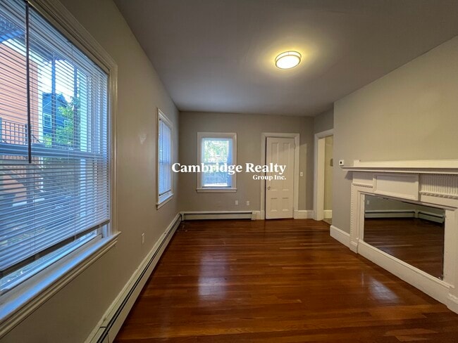 Foto del edificio - 64 Dana St