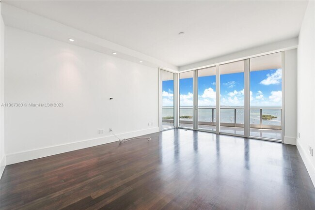 Foto del edificio - 2627 S Bayshore Dr