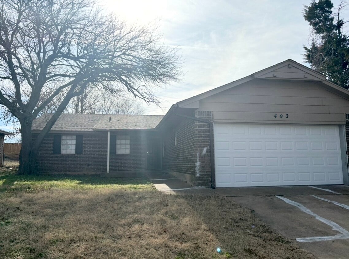 Photo - 402 W Silverwood Dr (Midwest City, OK)