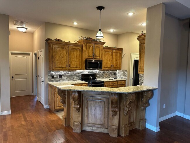 Foto del edificio - An Exceptional Corner-Lot Estate with Resort Amenities & Spa-Inspired Living