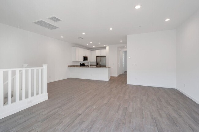 Foto del edificio - Like Brand New Luxurious Modern 3 Bedroom ...