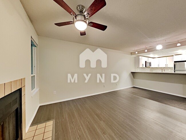 Foto del edificio - 13717 Linden Ave N Apt 221