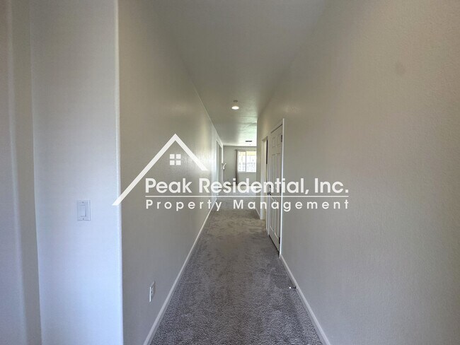 Foto del edificio - Beautiful Rancho Cordova 3bd/2.5ba Home With 2 Car Garage!