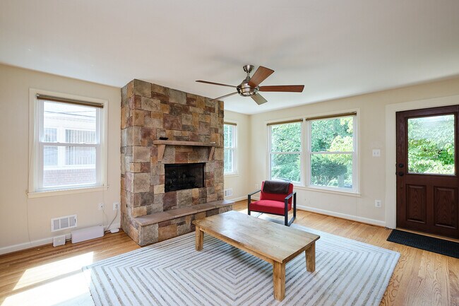 Foto del edificio - 1318 Perry St NE