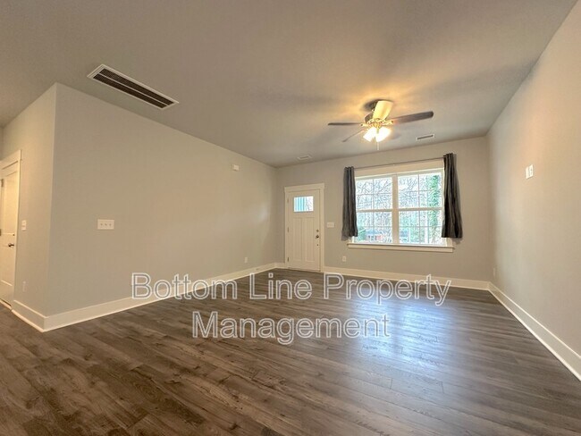 Foto del edificio - 3814 Starmount Ave