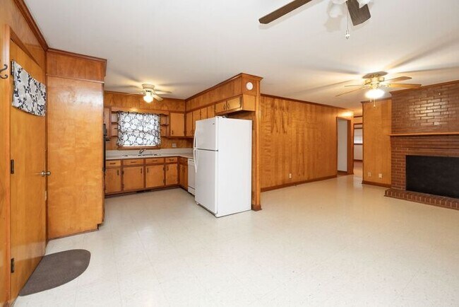 Building Photo - Classic Brick Ranch in Mebane