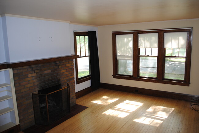 Building Photo - 622 2nd Ave