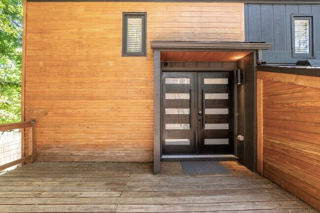 Foto del edificio - Ultra Modern Three Bedroom Home!