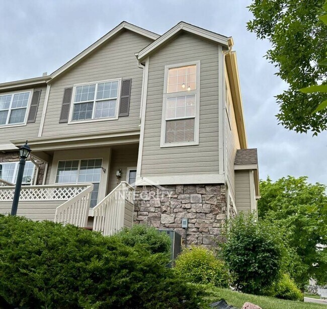 Building Photo - 3 Bed/3 Bath, 1,384 Sqft - 312 W Jamison P...