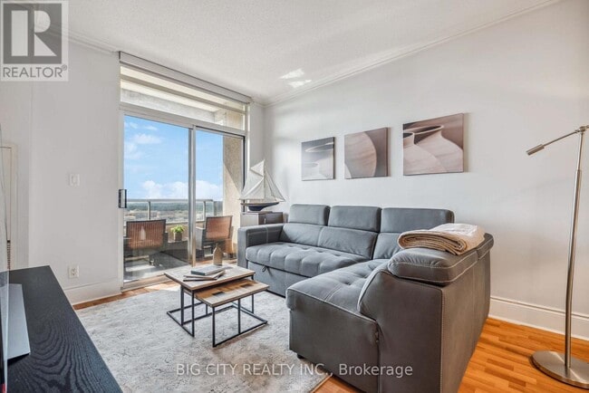 Photo du bâtiment - 3880-3880 Duke of York Blvd