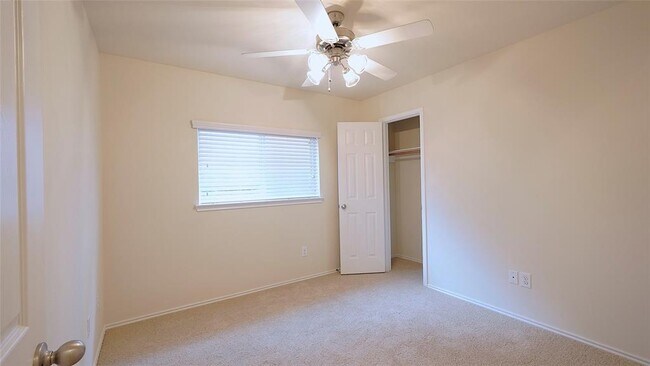 Foto del edificio - 22434 Guston Hall Ln