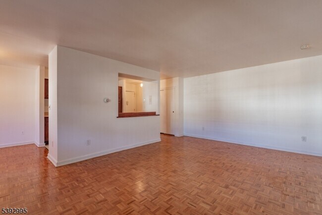 Foto del edificio - 135 S Maple Ave