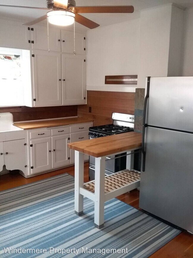 Building Photo - 2 br, 1 bath House - 1122 W Elm St.