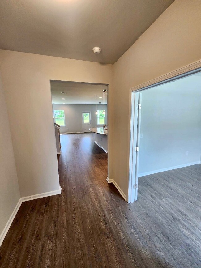 Building Photo - 2890 Ellesmere Cir