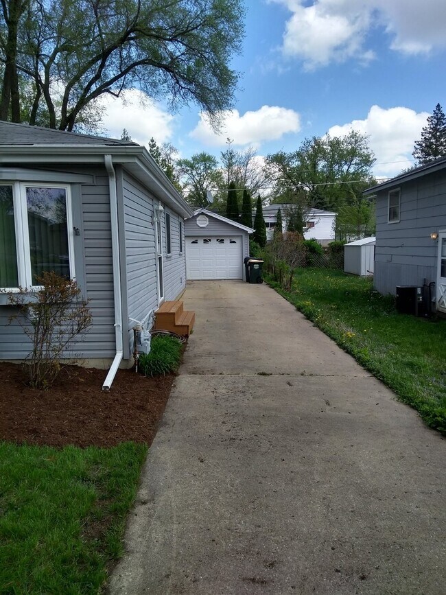 Building Photo - 311 Brierhill Dr