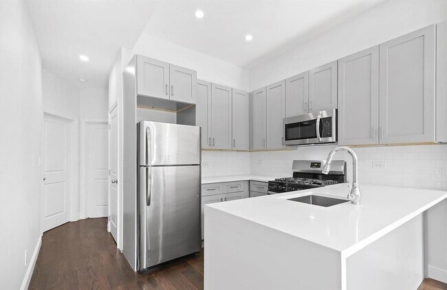Building Photo - 703 Greene Ave
