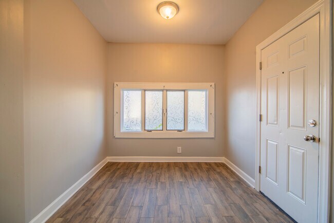 Foto del edificio - 1252 W Elmdale Ave