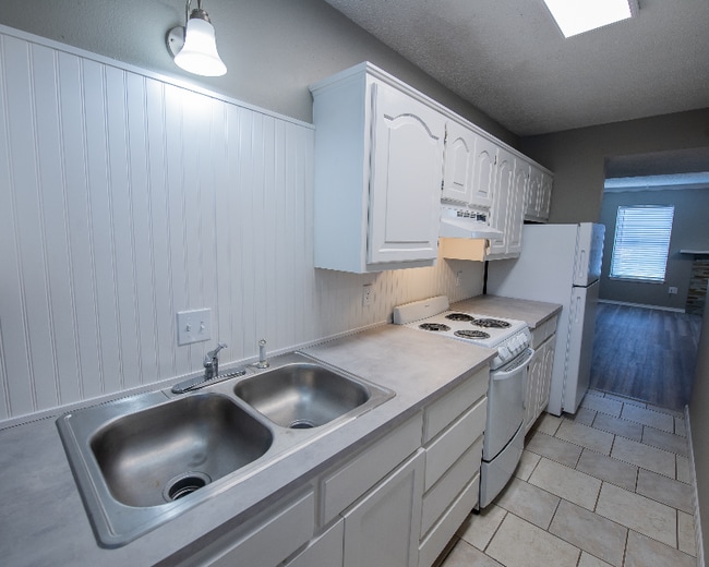 Building Photo - 2305 E Kantz Cove