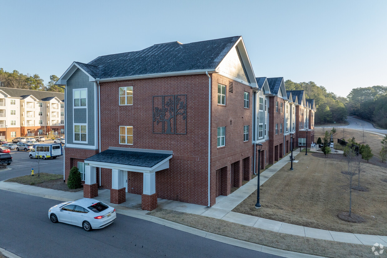 Building Photo - The Crossings at Riverchase