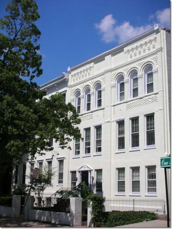 Building Photo - 11 2nd St NE