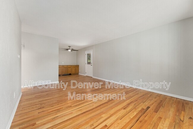 Building Photo - 934 S Ivy St