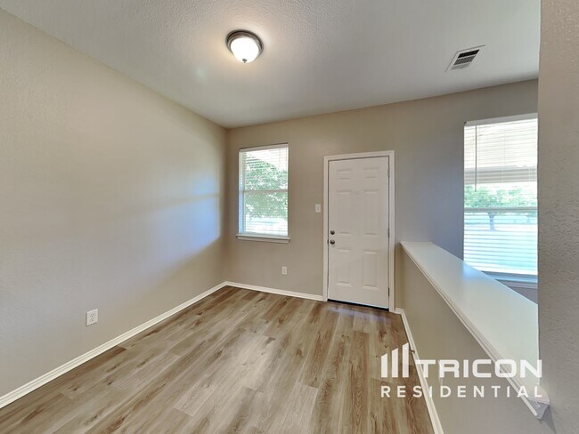 Foto del edificio - 523 Pinnacle Dr