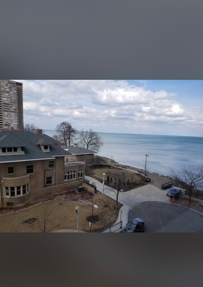 Foto del edificio - 6171 N Sheridan Rd