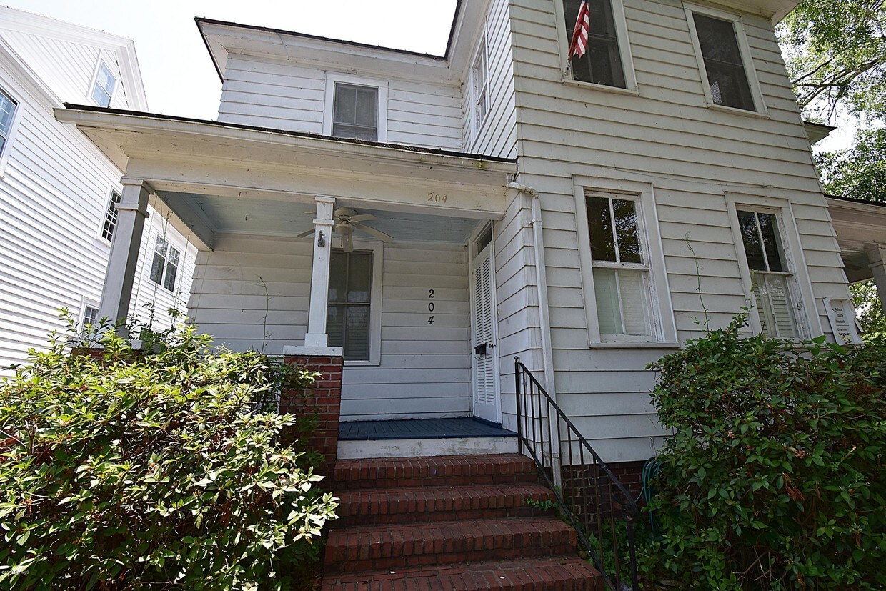 204 Metcalf St, New Bern, NC 28562 Apartment for Rent in New Bern, NC