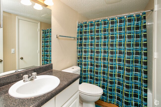 1HAB-1BA-765sf Cuarto de baño - Park at Avellino
