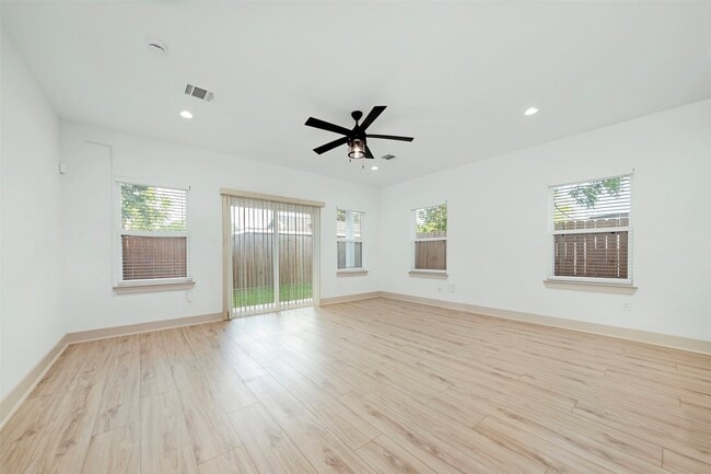 Foto del edificio - 837 W Little York Rd