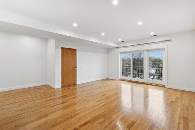 Building Photo - 6436 N Lehigh Ave