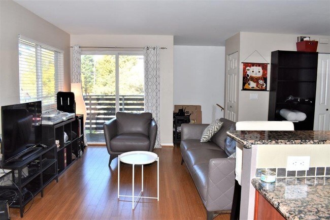 Foto del edificio - Condo in Columbia City