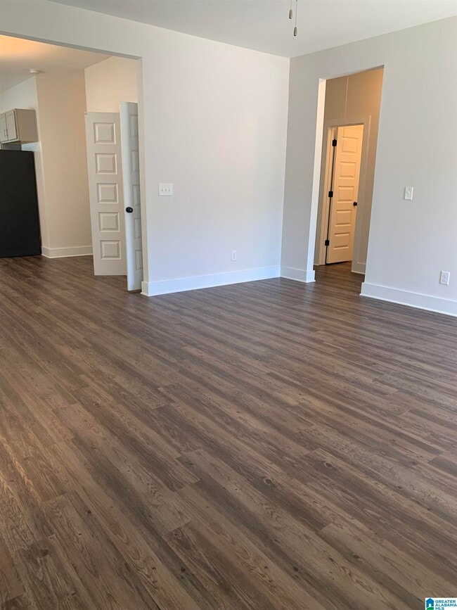 Building Photo - 1285 Shades Terrace