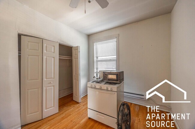 Photo - 732 W Roscoe St Apartment
