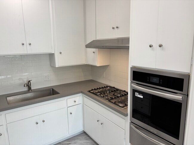 Foto del edificio - 1568-1570 Manning Ave