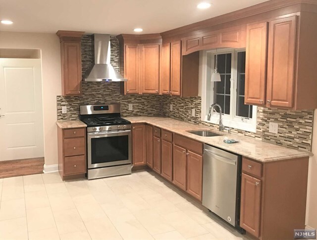 Building Photo - 518 Saddle River Rd