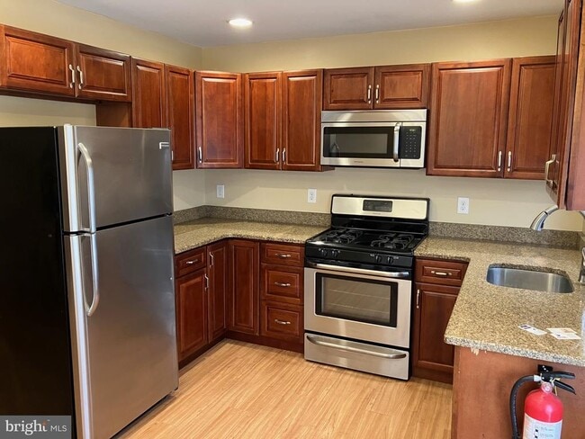 Building Photo - 15 Blueberry Ln