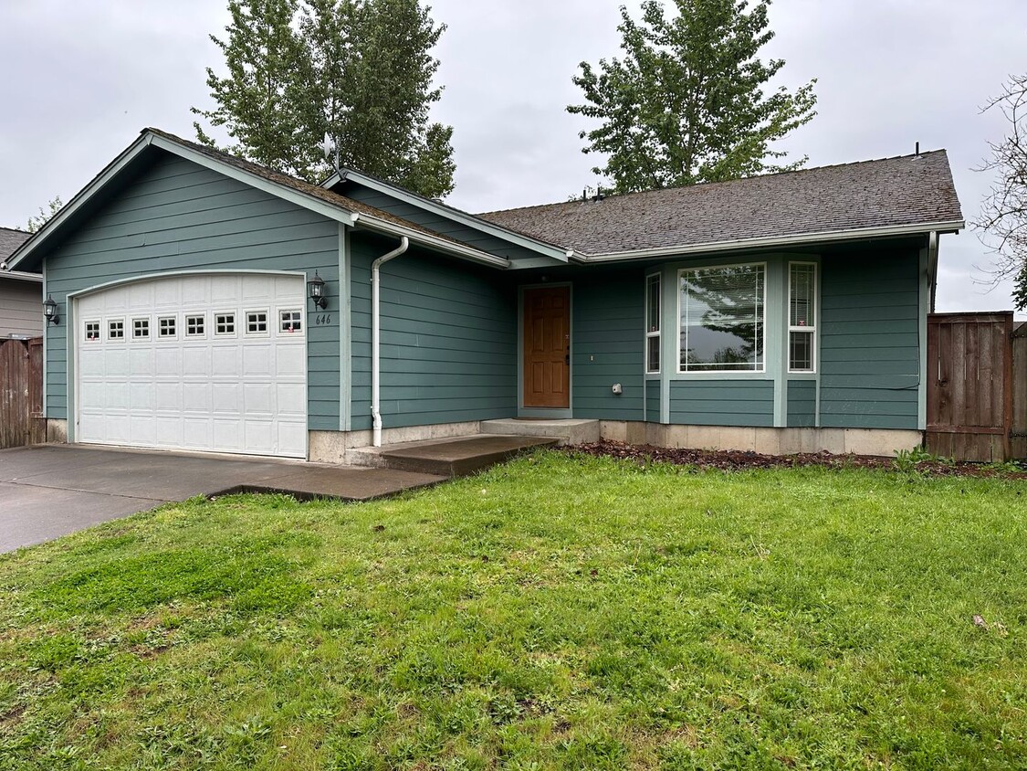 Primary Photo - 3 Bedroom 2 Bath Home In NE Albany On a De...