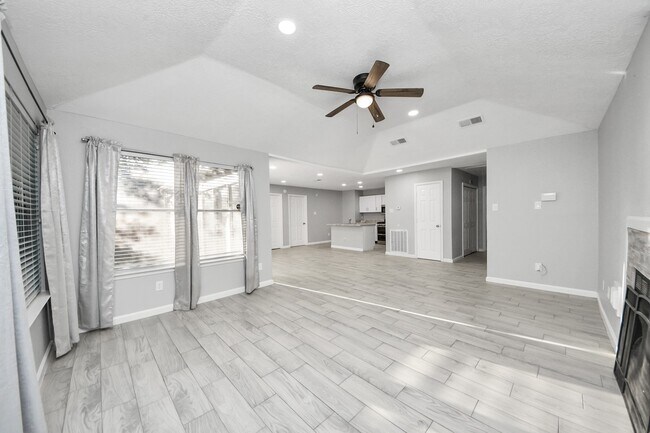 Foto del edificio - 2471 Falls Church Dr